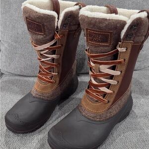 The North Face Women's Brown and Black Winter Boots